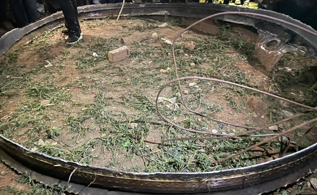 Video : आसमान को चीरते हुए आए आग के गोलों के साथ जमीन पर गिरा ये विशालकाय रिंग