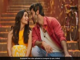 Ranbir-Alia की हो रही है ग्रैंड वेडिंग, मैन्यू में इतने देशों के कुजीन हैं शामिल, मीडिया को भी मिला स्नैक्स Ranbir-Alia की हो रही है ग्रैंड वेडिंग, मैन्यू में इतने देशों के कुजीन हैं शामिल, मीडिया को भी मिला स्नैक्स
