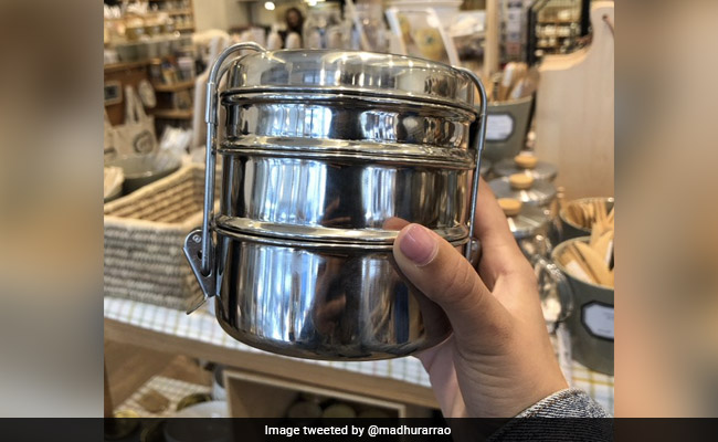 यूरोप में बिक रहा स्टील का खाने का डब्बा, महिला ने शेयर की फोटो, जानिए फिर लोगों को क्या याद आया