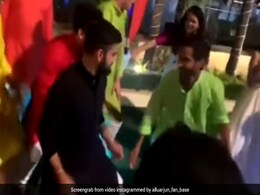 Virat Kohli Dances To Allu Arjun And Samantha Ruth Prabhu's <i>Oo Antava</i> Virat Kohli Dances To Allu Arjun And Samantha Ruth Prabhu's <i>Oo Antava</i>