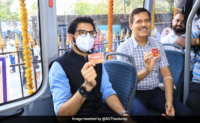 Mumbai Gets Its First Completely Digital Bus With Unique 'Tap-In Tap-Out' Feature