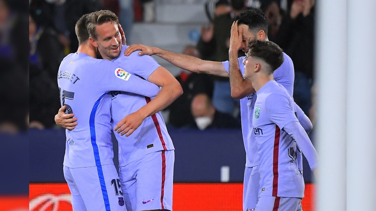 La Liga: Luuk de Jong Stoppage Time Header Gives Barcelona Victory Over Levante