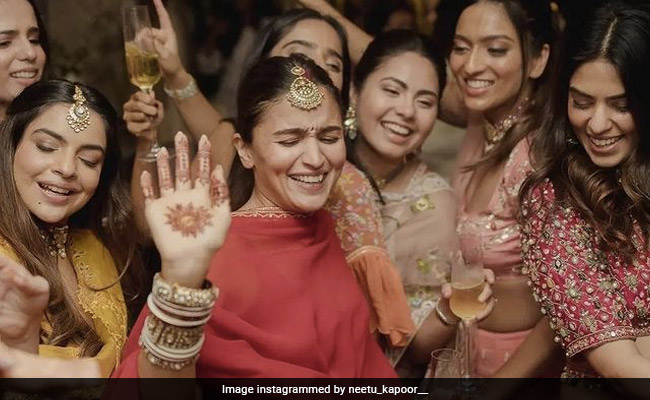 Trending: Just Some Candid Pics Of Alia Bhatt With Her Bridesmaids