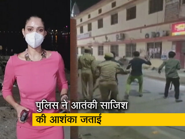 सिटी सेंटर : गोरखपुर में पुलिस कर्मियों पर हमला, यूपी सरकार ने दिया जांच का आदेश