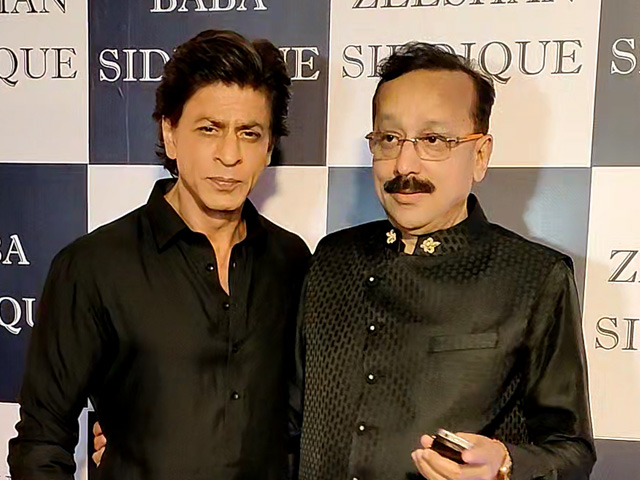 बाबा सिद्दीकी की इफ्तार पार्टी में शाहरुख खान