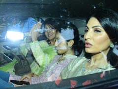 Ranbir, Alia Mehendi: Neetu Kapoor Greets Cameras With A Namaste