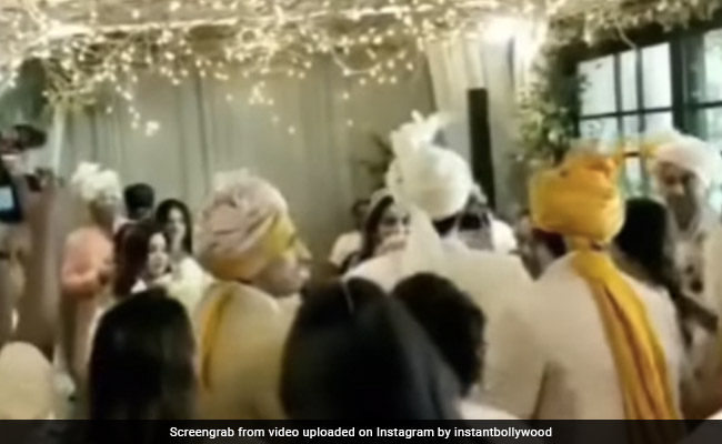 Ranbir Kapoor, Alia Bhatt Wedding: He Knelt So She Could Garland Him - Watch <i>Varmala</i> Video
