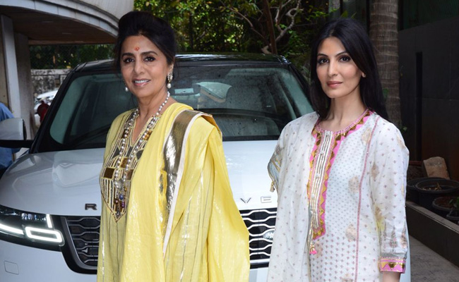 Ranbir Kapoor, Alia Bhatt Wedding: Neetu-Riddhima Kapoor's <i>Haldi</i> OOTDs