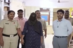 Mumbai Woman Arrested For Selling Heroin Worth Rs 51.75 Lakh Mumbai Woman Arrested For Selling Heroin Worth Rs 51.75 Lakh