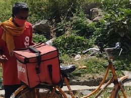 Zomato Agent Rides Bicycle In Heat, Twitter Raises Funds To Buy Him A Bike Zomato Agent Rides Bicycle In Heat, Twitter Raises Funds To Buy Him A Bike