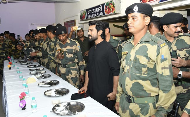 RRR एक्टर राम चरण ने अमृतसर बीएसएफ कैंप में जवानों के साथ खाया खाना, हैदराबाद से बुलाया कुक