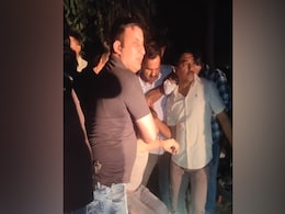 बाइक सवार अपराधियों और पुलिस में मुठभेड़, एक अपराधी जख्मी; पिस्टल सहित 10 लाख रुपये जब्त बाइक सवार अपराधियों और पुलिस में मुठभेड़, एक अपराधी जख्मी; पिस्टल सहित 10 लाख रुपये जब्त