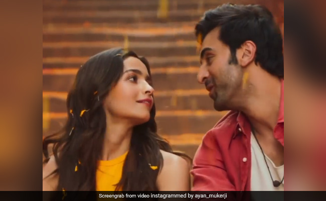 Ranbir Kapoor, Alia Bhatt Wedding: <i>Mehendi</i> Or No <i>Mehendi</i>, Alia Made Time To Comment On Ayan Mukerji's Post