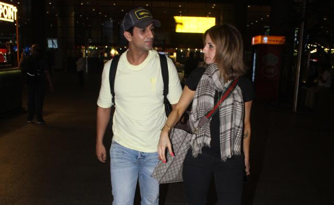 After Hrithik Roshan-Saba Azad, Ex Wife Sussanne Khan And Rumoured Boyfriend Arslan Goni Were Pictured At The Airport