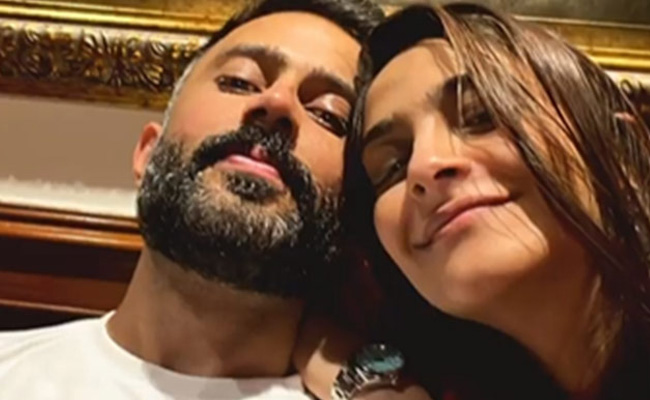 Sonam Kapoor Shares A Mushy Picture With Her Husband Anand Ahuja. Calls Him "My Baby"