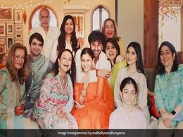 अलिया भट्ट-रणबीर कपूर की अनसीन तस्वीर वायरल, शादी की रस्मों के बीच भट्ट और कपूर परिवार ने जमकर की थी मस्ती... अलिया भट्ट-रणबीर कपूर की अनसीन तस्वीर वायरल, शादी की रस्मों के बीच भट्ट और कपूर परिवार ने जमकर की थी मस्ती...