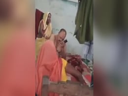 VIDEO देखें: फरियादी महिला से दारोगा ने थाने में करवाई मालिश, SP ने किया सस्पेंड VIDEO देखें: फरियादी महिला से दारोगा ने थाने में करवाई मालिश, SP ने किया सस्पेंड