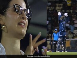 जीत दिलाने पर 'बाहुबली' बने Rahul Tewatia, देखकर हार्दिक की बीवी की खुशी का ठिकाना न रहा- Video जीत दिलाने पर 'बाहुबली' बने Rahul Tewatia, देखकर हार्दिक की बीवी की खुशी का ठिकाना न रहा- Video