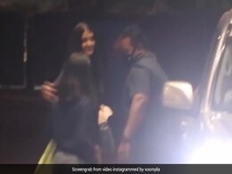 आराध्या बच्चन के बदले लुक को देख चौंके फैन्स, ऐश्वर्या के कंधों तक पहुंची तो बोले- बड़ी हो गई...Video वायरल आराध्या बच्चन के बदले लुक को देख चौंके फैन्स, ऐश्वर्या के कंधों तक पहुंची तो बोले- बड़ी हो गई...Video वायरल