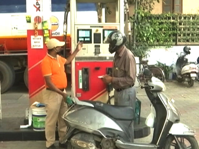 Fuel Price Today: घरेलू कच्चे तेल पर शुल्क बढ़ा, पेट्रोल-डीजल के ताजा रेट हो गए जारी; यहां देखें