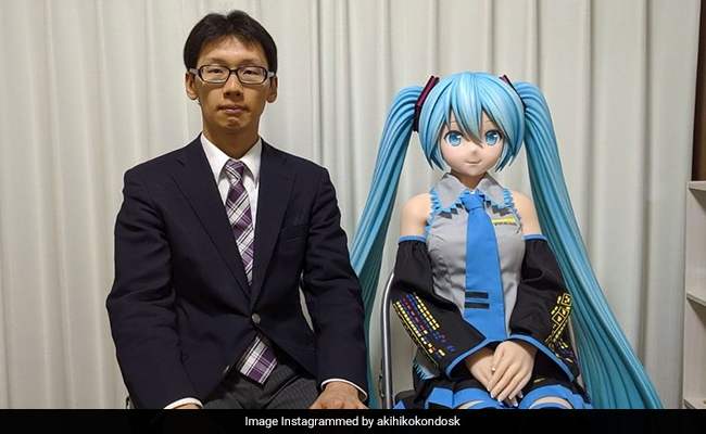 Japanese Man Who Married Fictional Character In 2018 Now Struggles To Connect With Her