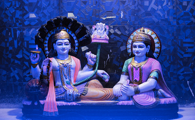 Guruvar Vrat: गुरुवार के दिन व्रत रखने से बरसती है कृपा, जानिए- इस दिन उपवास रखने के क्या हैं फायदे
