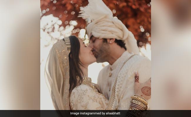 Ranbir Kapoor And Alia Bhatt's Wedding Pics - Sealed With A Kiss
