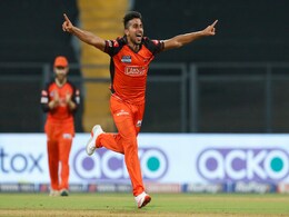 RCB vs SRH: पिछले 3 मैचों में उमरान को नहीं मिला कोई विकेट, तो कोच  टॉम मूडी ने कुछ ऐसे किया बचाव RCB vs SRH: पिछले 3 मैचों में उमरान को नहीं मिला कोई विकेट, तो कोच  टॉम मूडी ने कुछ ऐसे किया बचाव