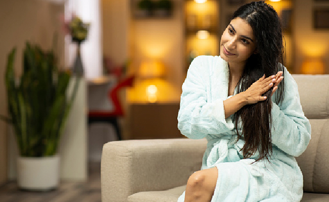 How To Sleep With Wet Hair Overnight And Not Ruin Your Hair