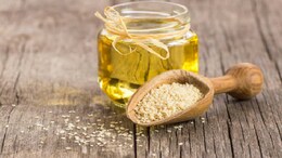 Seasame Oil: स्किन ही नहीं, तिल के तेल में सेहत के लिए भी है कमाल के फायदे