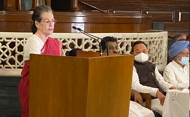 'कांग्रेस के नेता आपसी मतभेद भुला पार्टी को करें मजबूत ...' : CPP की बैठक में बोलीं सोनिया गांधी