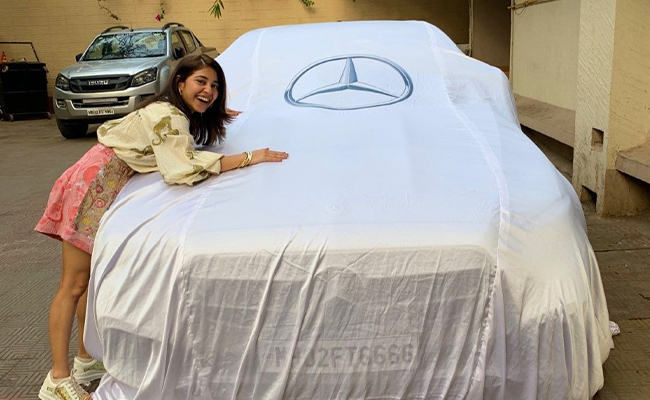 मिर्जापुर की गोलू ने खरीदी 80 लाख की मर्सिडीज कार, कभी ऊबर पूल में करती थीं सफर