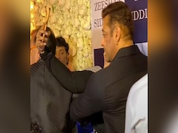 Video: सलमान खान के साथ सेल्फी ले रही थी महिला, बाबा सिद्दीकी ने एक्टर को खींचा, उसके बाद जो हुआ सोच भी नहीं सकते Video: सलमान खान के साथ सेल्फी ले रही थी महिला, बाबा सिद्दीकी ने एक्टर को खींचा, उसके बाद जो हुआ सोच भी नहीं सकते