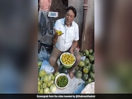 महंगाई पर सब्जीवाले ने गाया पंजाबी गाना, बोला- नींबू कैंदे मैंनु हाथ लगाईं ना..., इंटरनेट पर छा गया Video महंगाई पर सब्जीवाले ने गाया पंजाबी गाना, बोला- नींबू कैंदे मैंनु हाथ लगाईं ना..., इंटरनेट पर छा गया Video