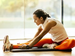 Celebrity Fitness Expert Shows How To Stretch Your Spine Like A Pro