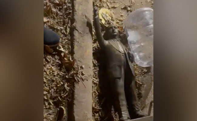 अंबेडकर की मूर्ति और पासवान की तस्वीर सड़क पर फेंकी : तेजस्वी यादव ने VIDEO शेयर कर लगाया आरोप