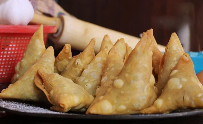 UK Youngsters Prefer Samosa Over Biscuits With Tea: Survey