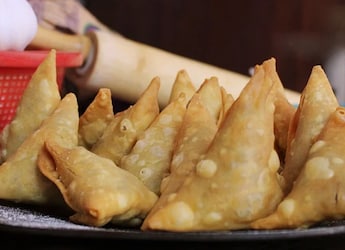 These 7 Street-Style Snacks Will Elevate Your Tea Time Experience These 7 Street-Style Snacks Will Elevate Your Tea Time Experience