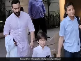 रणवीर – आलिया की शादी में छा गए जीजा सैफ अली खान, बेबी पिंक कुर्ता में बेगम करीना कपूर के साथ यूं दी पोज  रणवीर – आलिया की शादी में छा गए जीजा सैफ अली खान, बेबी पिंक कुर्ता में बेगम करीना कपूर के साथ यूं दी पोज