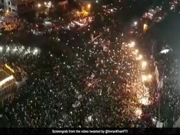 "कभी भी ऐसी भीड़ अनायास नहीं उमड़ी", इमरान खान की विदाई के विरोध में पाकिस्तान में सड़कों पर उमड़े लोग "कभी भी ऐसी भीड़ अनायास नहीं उमड़ी", इमरान खान की विदाई के विरोध में पाकिस्तान में सड़कों पर उमड़े लोग
