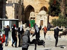 31 Injured As Palestinians Clash With Israel Police In Jerusalem 31 Injured As Palestinians Clash With Israel Police In Jerusalem