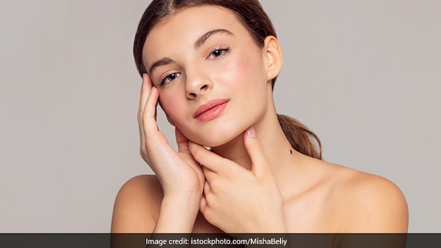 Hyaluronic acid hydrates and moistures the skin
