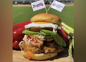 This Expensive Burger Sold By US Baseball Team Costs A Whopping Rs. 19 Lakhs This Expensive Burger Sold By US Baseball Team Costs A Whopping Rs. 19 Lakhs