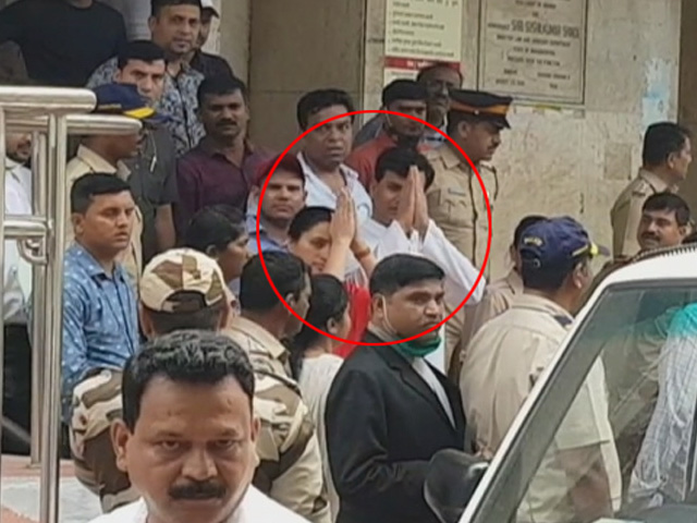 "मेवाणी को बस एक ट्वीट के लिए गिरफ्तार कर लिया"- राणा दंपति मामले का महाराष्ट्र के गृहमंत्री ने किया बचाव