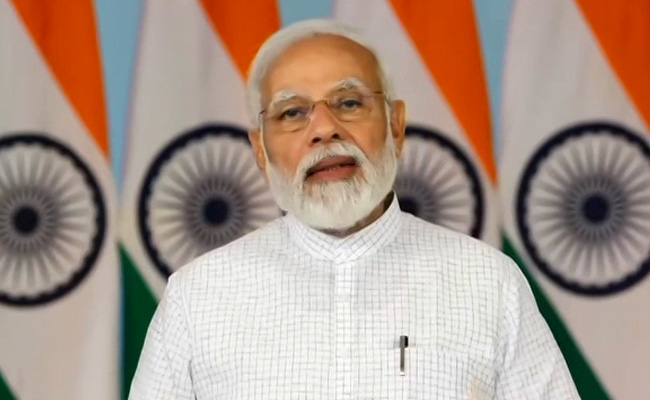 Log Into Technology But Don't Shun Social Life, Sports, PM Tells Students