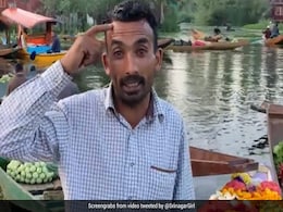 फूल बेचने वाले कश्मीरी शख्स ने ऐसे बोला ‘पुष्पा राज’ का फेमस डायलॉग, लोग बोले- इसमें ज्यादा फायर है - देखें Video फूल बेचने वाले कश्मीरी शख्स ने ऐसे बोला ‘पुष्पा राज’ का फेमस डायलॉग, लोग बोले- इसमें ज्यादा फायर है - देखें Video