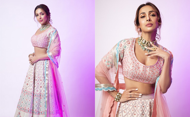 Malaika Arora's Rosy Pink <i>Lehenga</i> Gears Us For Every Summer Wedding Ahead