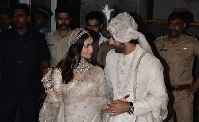 Ranbir Kapoor And Alia Bhatt's Wedding Date Inscribed On The Bride's <i>Saree</i>