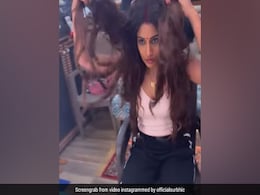 टीवी की नागिन सुरभि चंदना पर चढ़ा मंजूलिका का भूत, बिखरे बालों में डरावनी आवाजें निकालती आईं नजर टीवी की नागिन सुरभि चंदना पर चढ़ा मंजूलिका का भूत, बिखरे बालों में डरावनी आवाजें निकालती आईं नजर