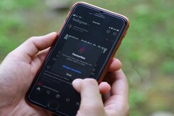 Instagram's Chronological Feed Is Back! How to Use Favourites and Following Instagram's Chronological Feed Is Back! How to Use Favourites and Following